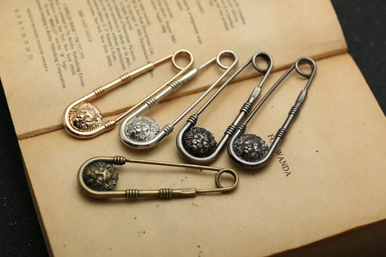 2 pcs of Exquisite Plated 22 mm Brooch Pin Back Safety Pin, With a Lion Head Statue, Sparkling, Artistic crafts, Lion Head safety pin Gold - fabrics-top