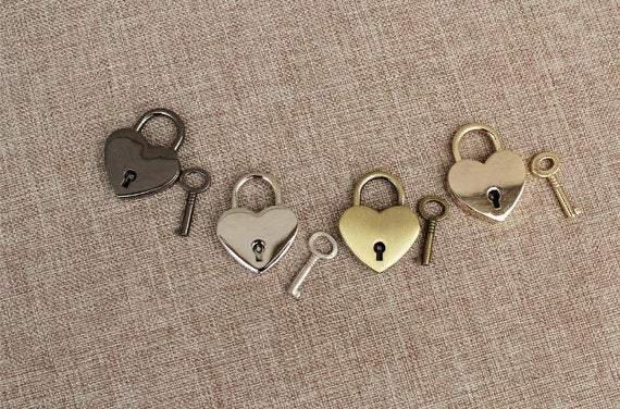 1 Piece of Lovely Heart shaped mini Padlock for Day Collar - Mini Padlock for Bag Suitcase or Backpack, Notebook Lock, Real Lock, 4 Colors