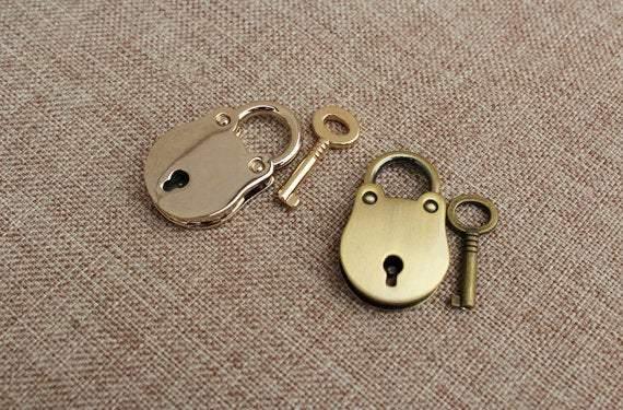 1 Piece of Lovely Rounded Bear-shaped mini Padlock for Day Collar - Mini Padlock for Bag Suitcase or Backpack, Notebook Lock, Real Lock