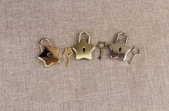 1 Piece of Lovely Star shaped mini Padlock for Day Collar - Mini Padlock for Bag Suitcase or Backpack, Notebook Lock, Real Lock, 3 Colors