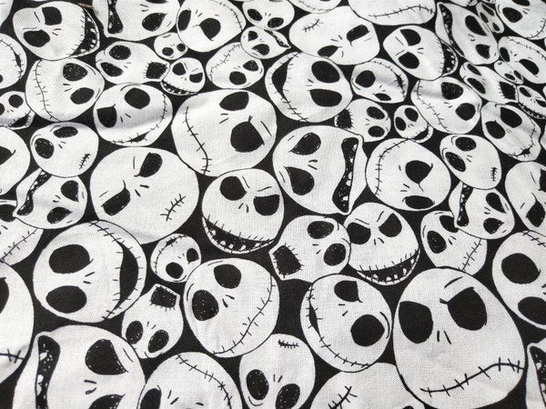 Skulls Black and White! 1 Meter Medium Thickness  Cotton Fabric, Fabric by Yard, Yardage Cotton Fabrics for  Style Garments, Bags